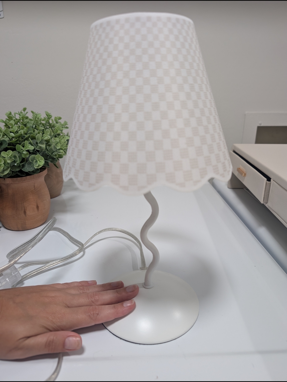 White Scalloped Table Lamp with Wavy Stem - Picture 2 of 5